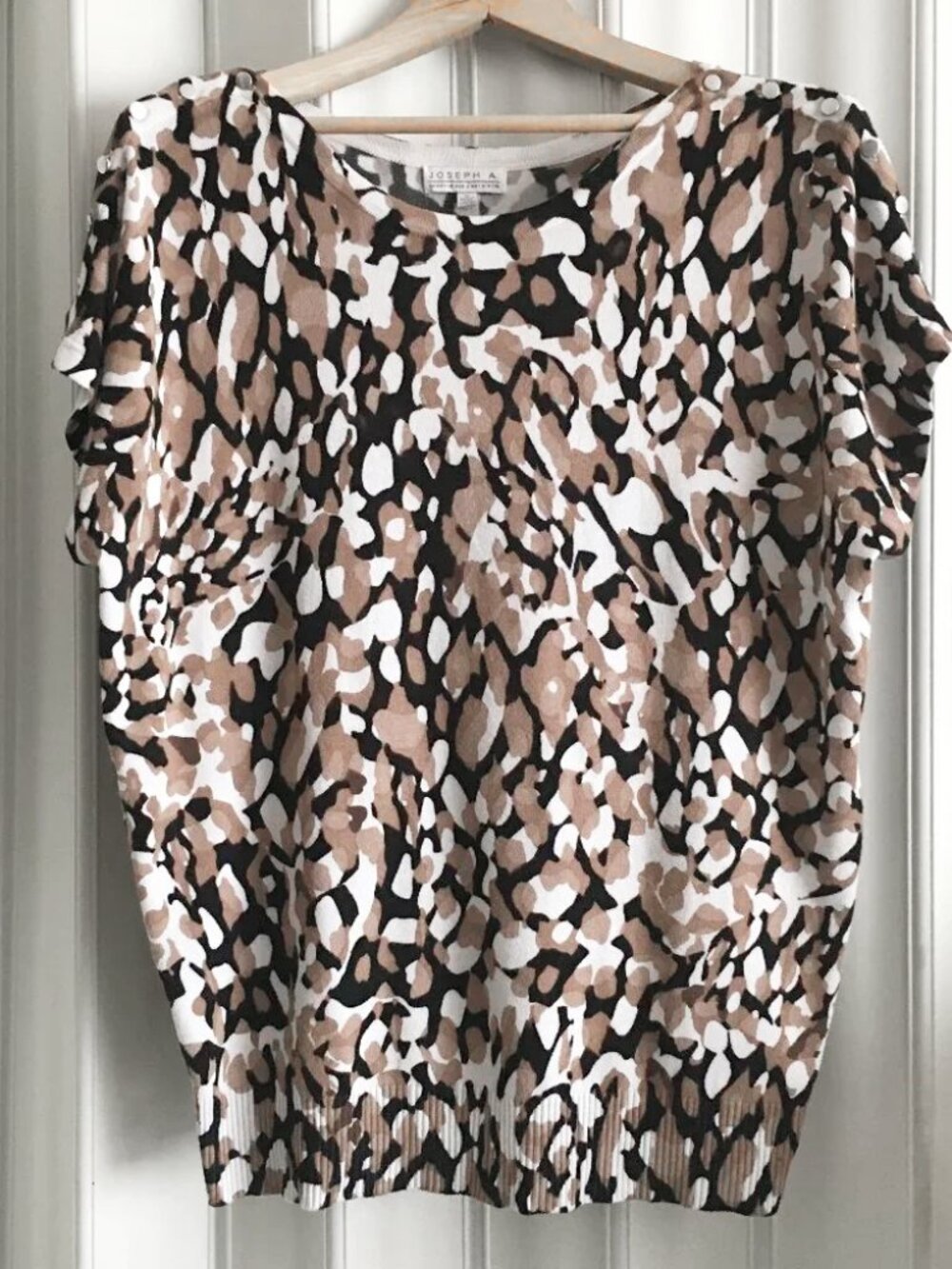 VTG Joseph A. Rayon Cheetah Spots Print Knit Top Snap Shoulder Medium
